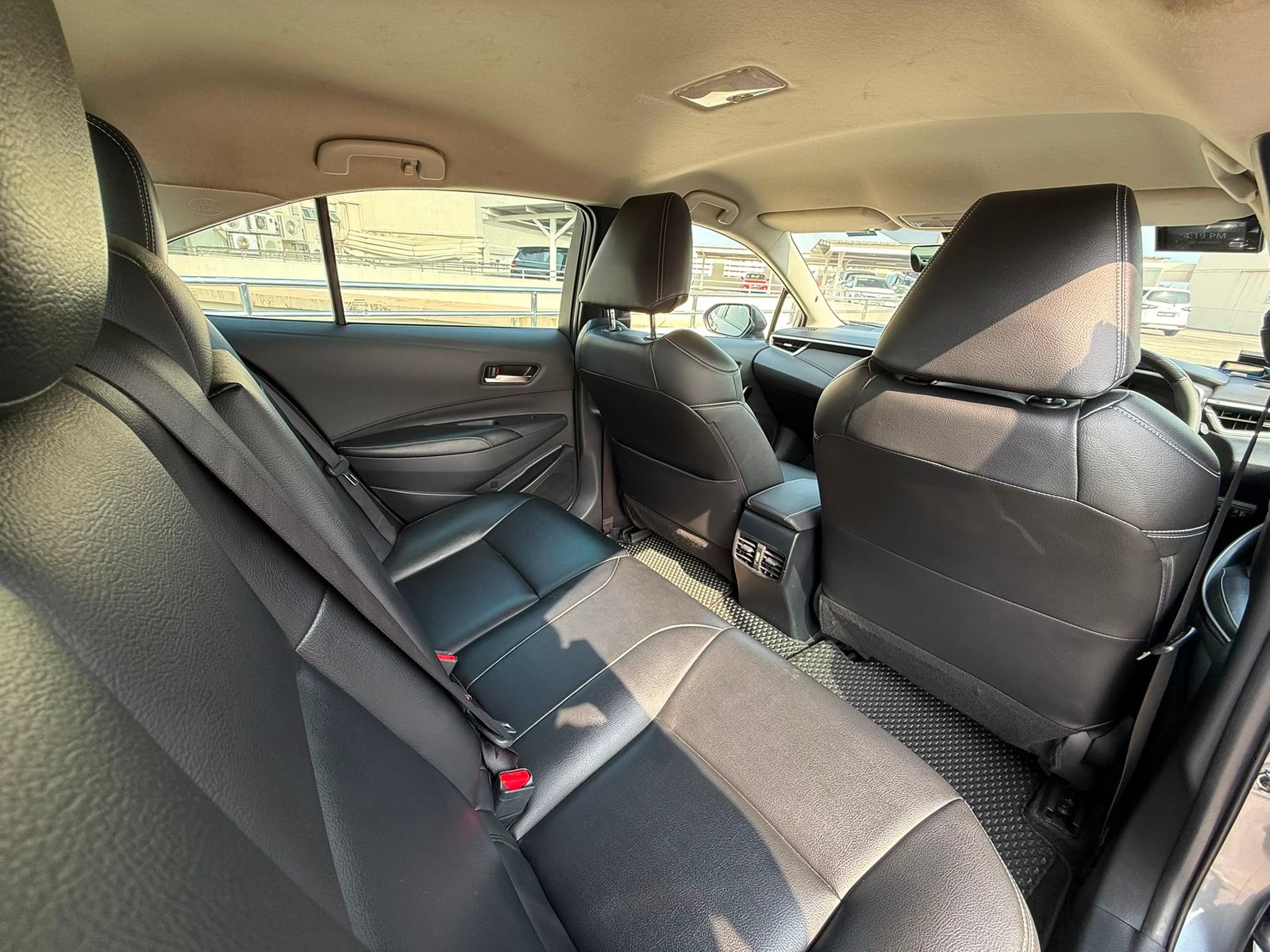 Toyota Corolla Altis Hybrid photo 8